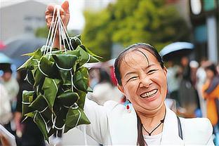 戴表了！利拉德半节时间轰进4记三分 雄鹿落后两位数完成反超